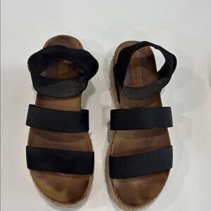 Black sandals with wedge